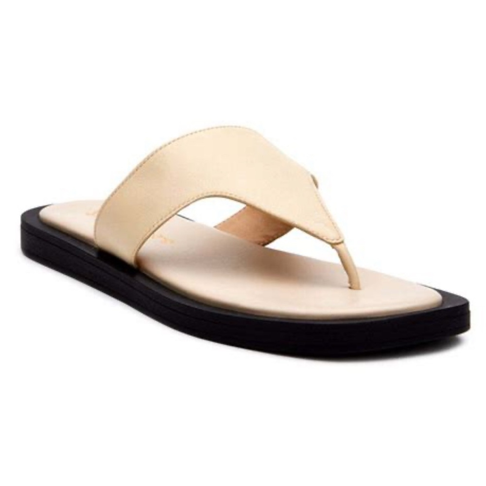 🎉HP🎉 Matisse from Anthropologie Ivory Sandals Sleek Thong Style Size 7